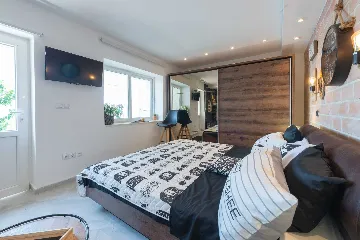 Studio Apartment with Terrace View in Dubrovnik