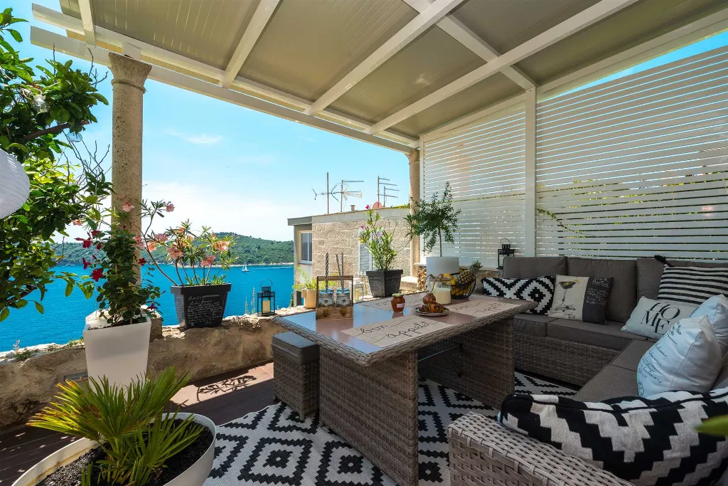 Studio Apartment with Terrace View in Dubrovnik