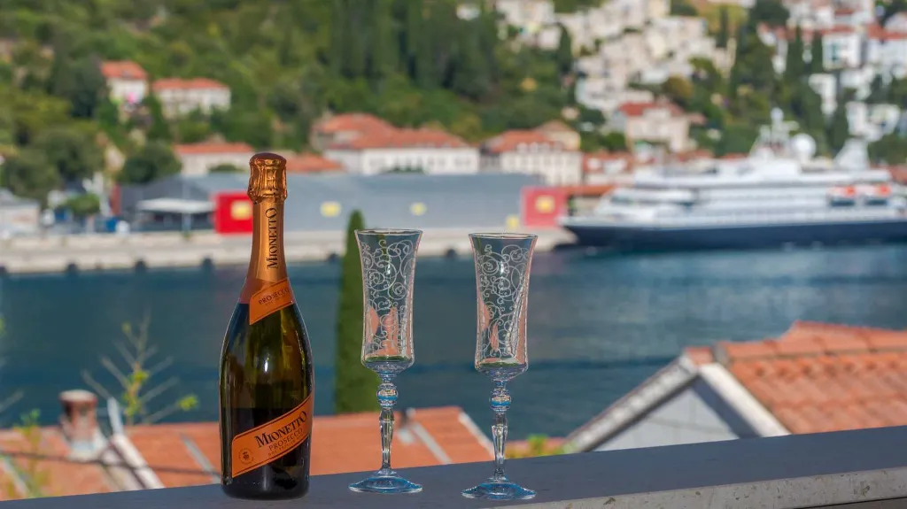 Sea View Apartment for 2 Guests in Dubrovnik
