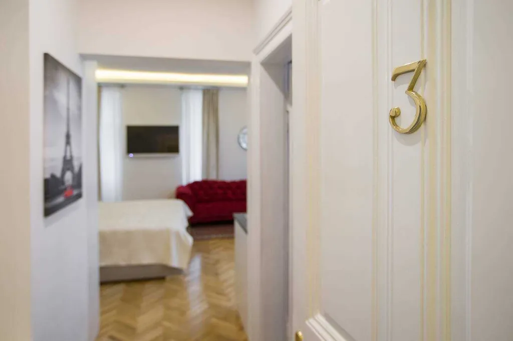 Studio Apartment with Private Entrance in Zagreb for 2