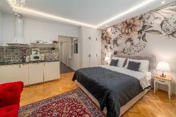 Studio Apartment with Private Entrance in Zagreb for 2