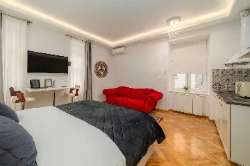 Studio Apartment with Private Entrance in Zagreb for 2