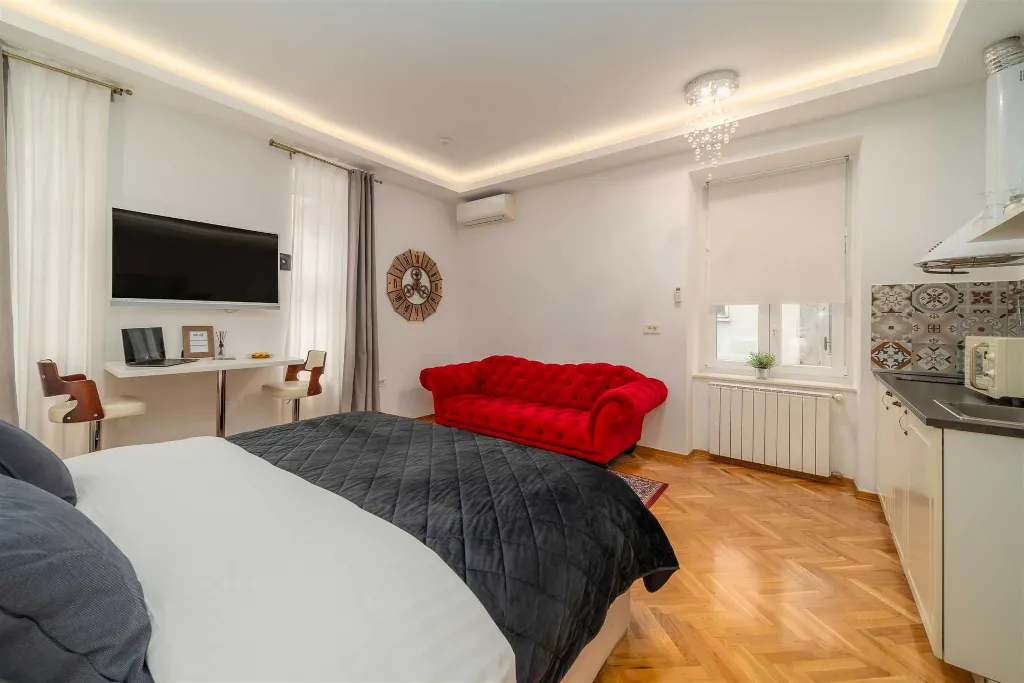 Studio Apartment with Private Entrance in Zagreb for 2