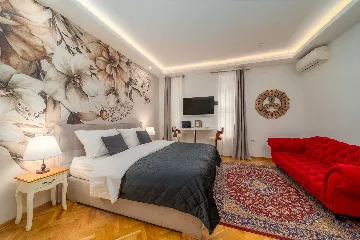 Studio Apartment with Private Entrance in Zagreb for 2