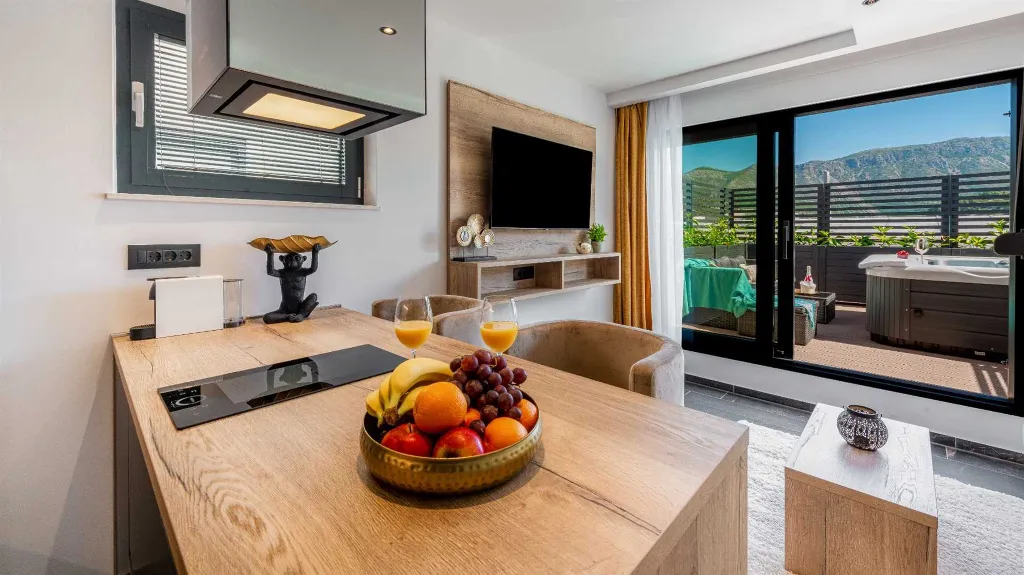 Jacuzzi Retreat Apartment with Parking Dubrovnik