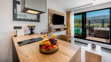 Jacuzzi Retreat Apartment with Parking Dubrovnik