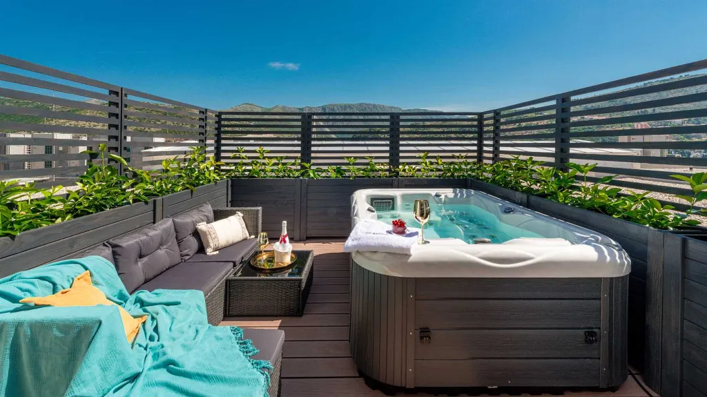 Jacuzzi Retreat Apartment with Parking Dubrovnik