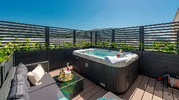 Jacuzzi Retreat Apartment with Parking Dubrovnik