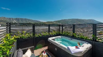 Jacuzzi Retreat Apartment with Parking Dubrovnik