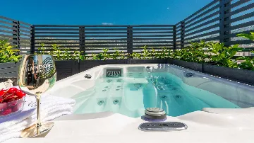 Jacuzzi Retreat Apartment with Parking Dubrovnik