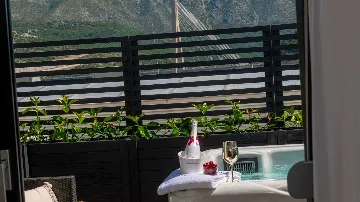 Jacuzzi Retreat Apartment with Parking Dubrovnik