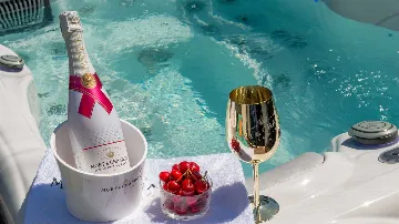 Jacuzzi Retreat Apartment with Parking Dubrovnik