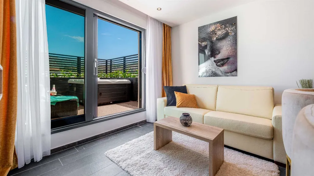 Jacuzzi Retreat Apartment with Parking Dubrovnik