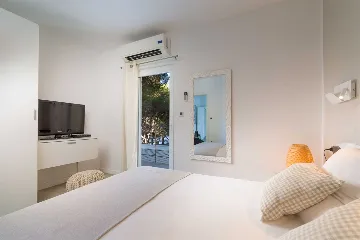 Beachfront Villa with Heated Pool in Hvar