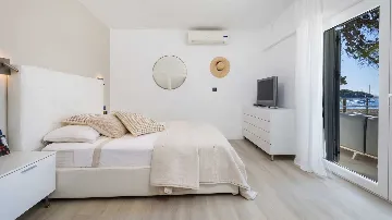 Beachfront Villa with Heated Pool in Hvar