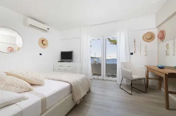 Beachfront Villa with Heated Pool in Hvar