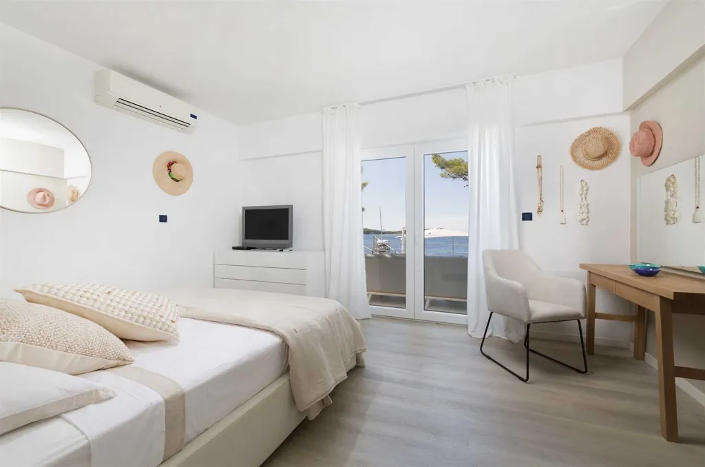 Beachfront Villa with Heated Pool in Hvar