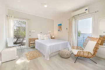 Beachfront Villa with Heated Pool in Hvar