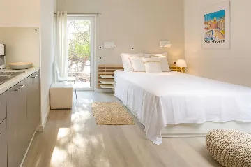 Beachfront Villa with Heated Pool in Hvar