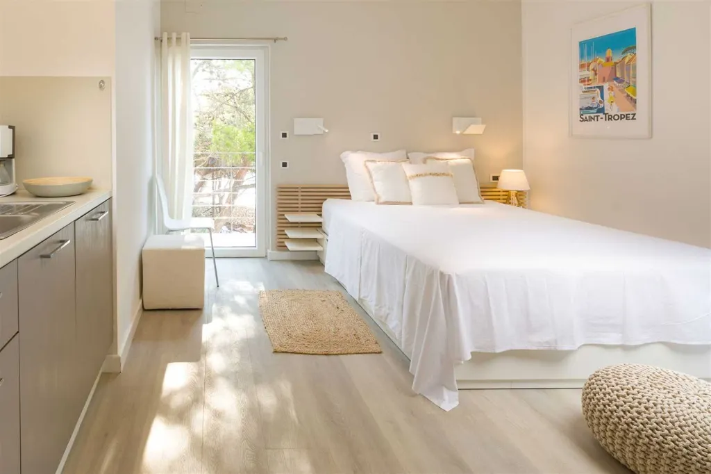 Beachfront Villa with Heated Pool in Hvar