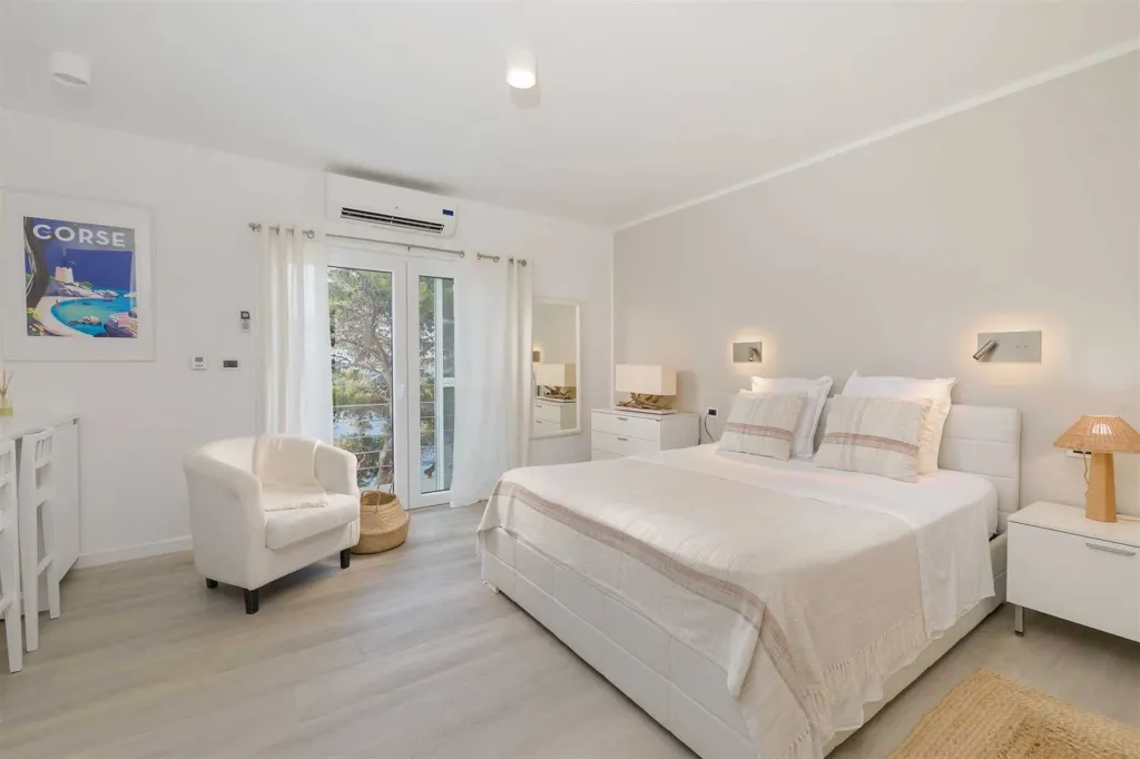 Beachfront Villa with Heated Pool in Hvar