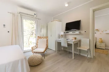 Beachfront Villa with Heated Pool in Hvar