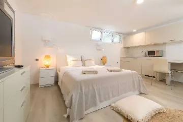 Beachfront Villa with Heated Pool in Hvar