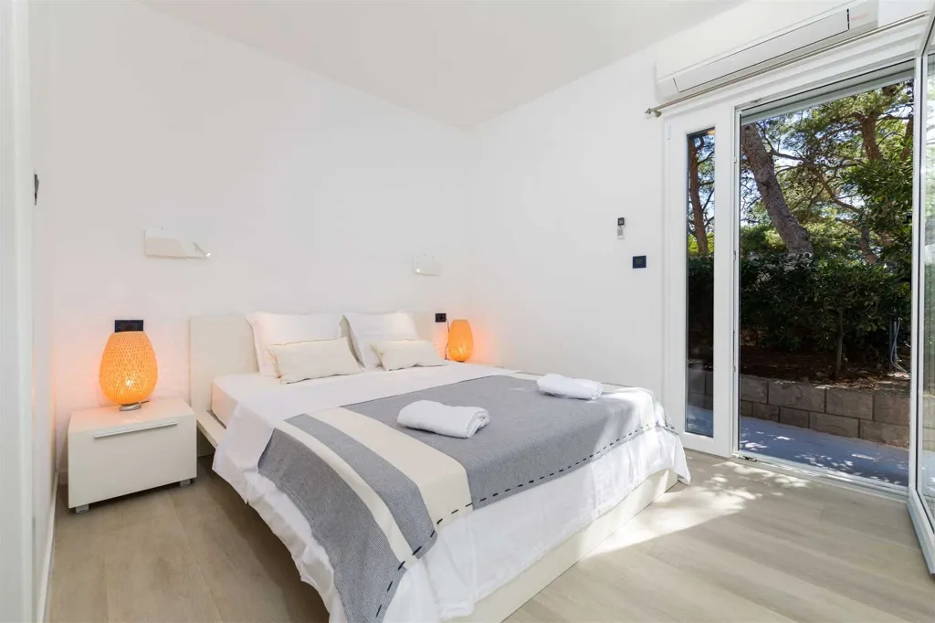 Beachfront Villa with Heated Pool in Hvar