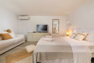 Beachfront Villa with Heated Pool in Hvar