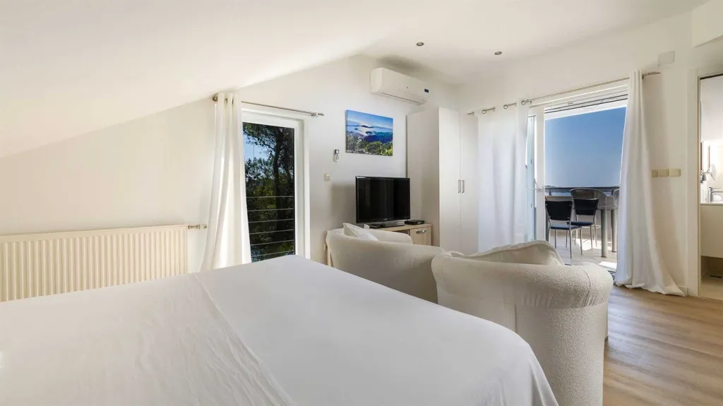 Beachfront Villa with Heated Pool in Hvar
