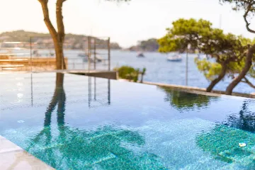Beachfront Villa with Heated Pool in Hvar