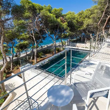 Beachfront Villa with Heated Pool in Hvar