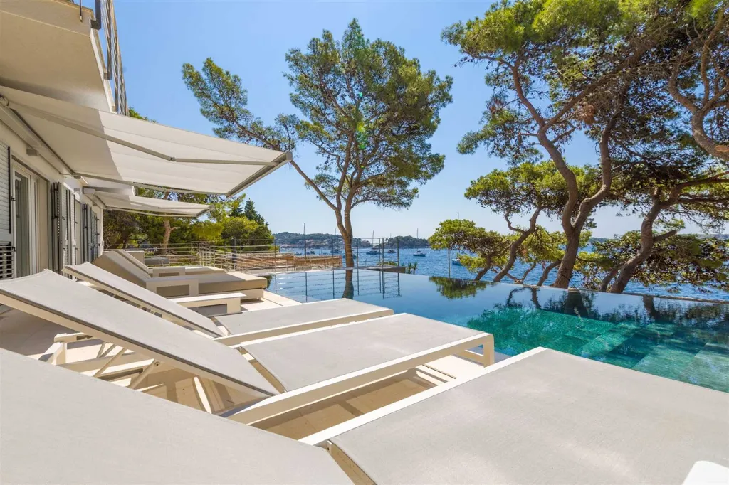 Beachfront Villa with Heated Pool in Hvar