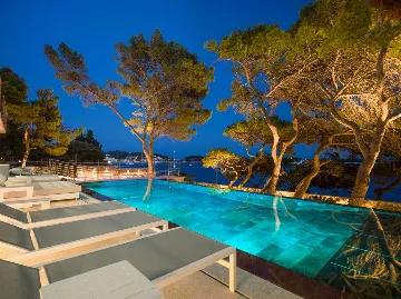 Beachfront Villa with Heated Pool in Hvar