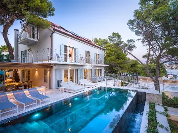 Beachfront Villa with Heated Pool in Hvar