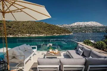 Waterfront Villa in Žrnovo for 8 Guests