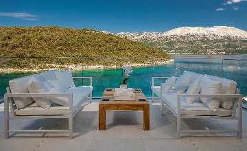 Waterfront Villa in Žrnovo for 8 Guests