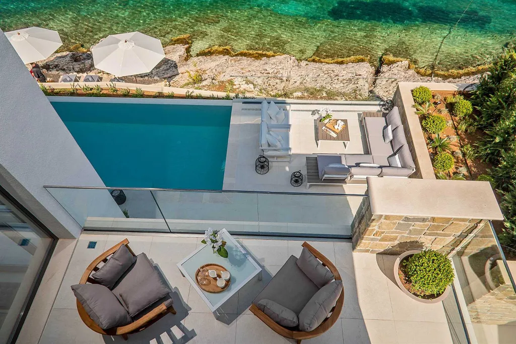 Waterfront Villa in Žrnovo for 8 Guests