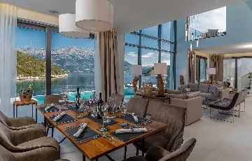 Waterfront Villa in Žrnovo for 8 Guests