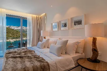 Waterfront Villa in Žrnovo for 8 Guests