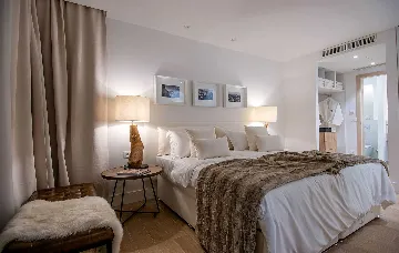 Waterfront Villa in Žrnovo for 8 Guests