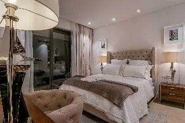 Waterfront Villa in Žrnovo for 8 Guests