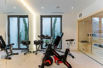 Waterfront Villa in Žrnovo for 8 Guests