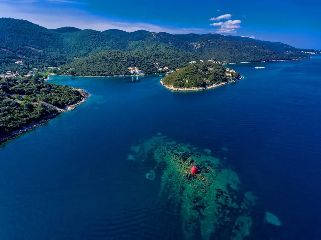 Waterfront Villa in Žrnovo for 8 Guests