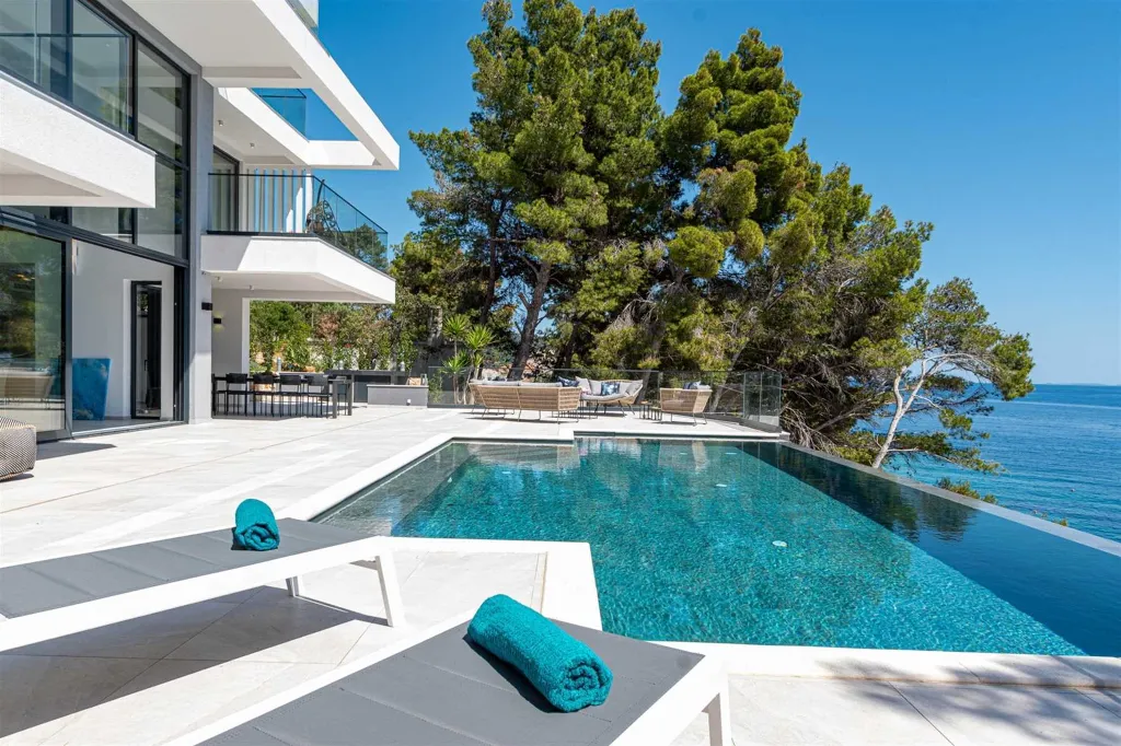 Beachfront Villa in Blato for 12 Guests