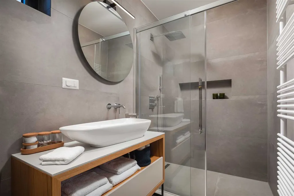 Sea View Villa in Jezera for 8 Guests