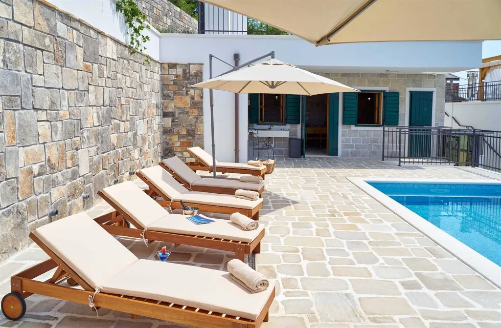 Sea View Villa in Jesenice for 12 Guests
