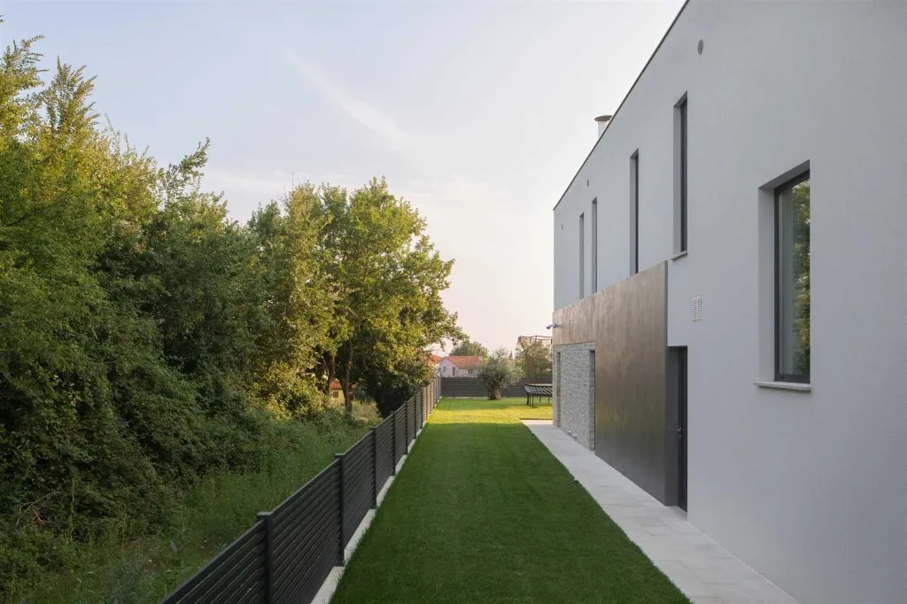 Villa with Heated Saltwater Pool in Ližnjan