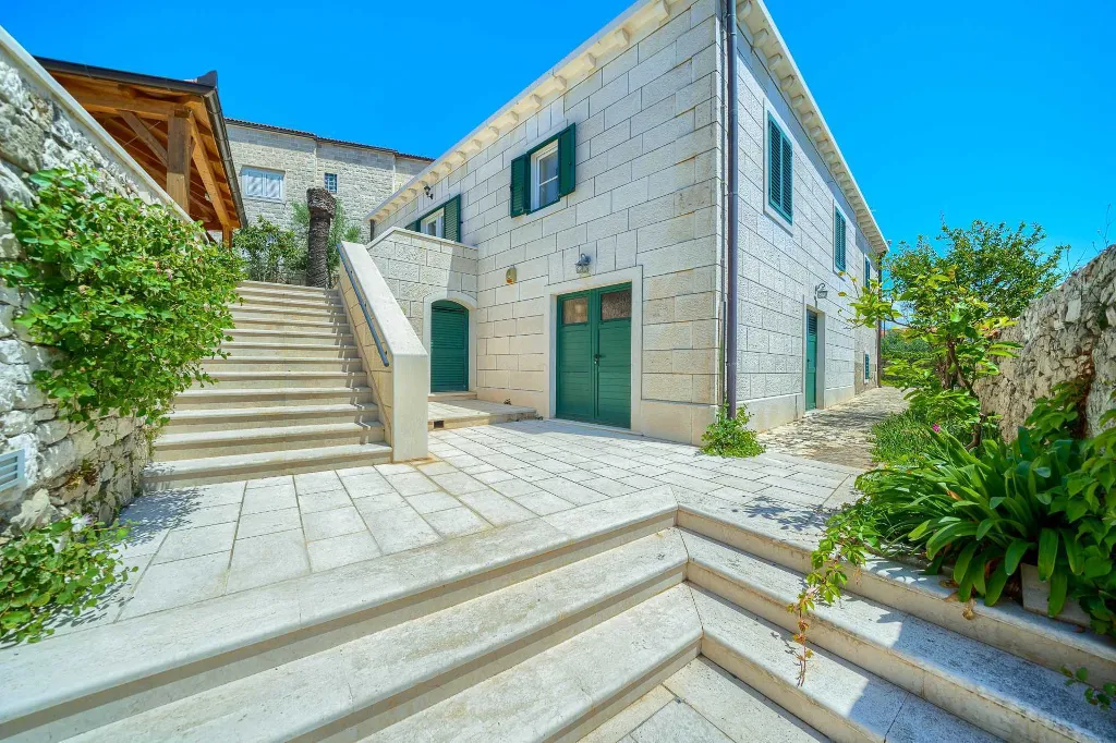 Sumartin Villa with Private Pool for Up to 10