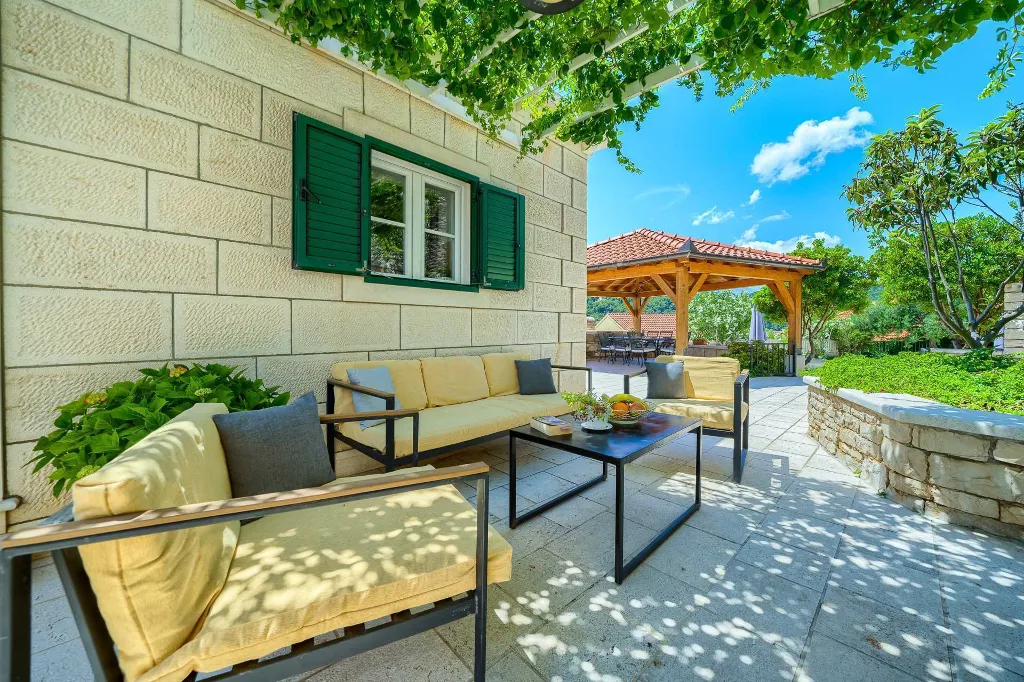Sumartin Villa with Private Pool for Up to 10